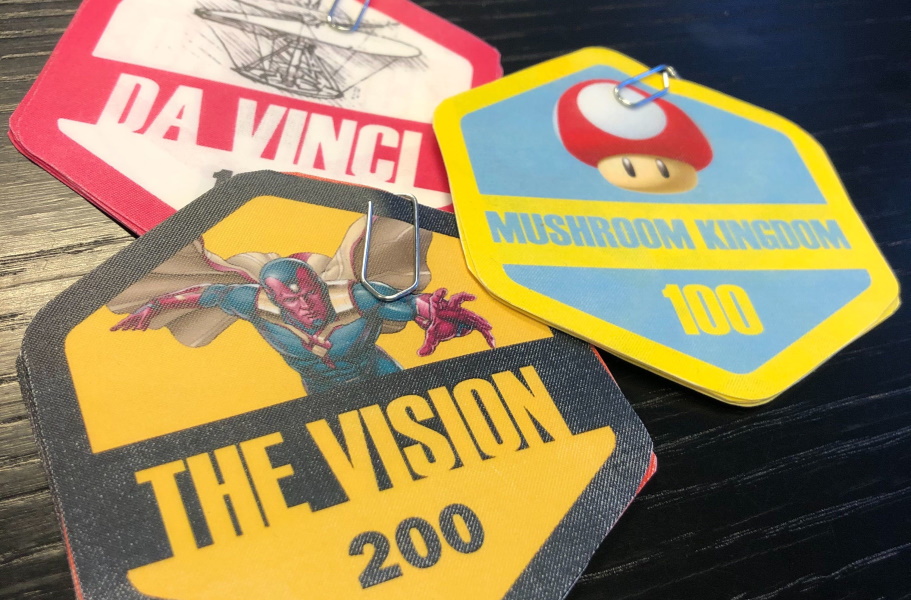 Badge-kolleksjon brukt i Novanets årlige hackathon for å belønne tekniske og sosiale prestasjoner.